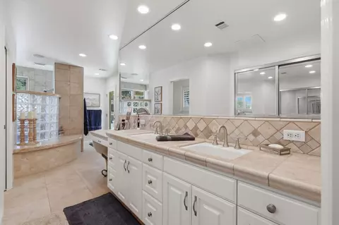 Bath - 31255 Palm Dr, Exeter, CA 93221 photo 1 of 5