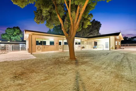 Exterior - 31255 Palm Dr, Exeter, CA 93221 photo 35 of 38