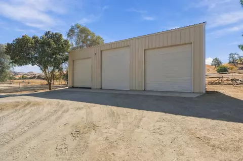 Exterior - 31255 Palm Dr, Exeter, CA 93221 photo 16 of 38