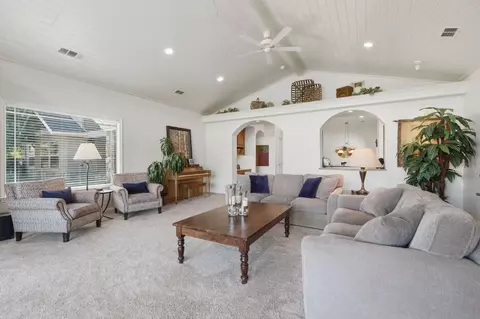 Living - 31255 Palm Dr, Exeter, CA 93221 photo 2 of 3