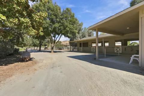 Exterior - 31255 Palm Dr, Exeter, CA 93221 photo 15 of 38