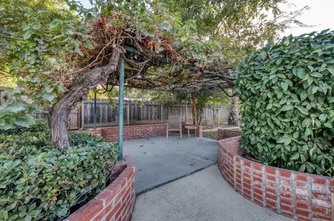Exterior - 6405 E Lyell Ave, Fresno, CA 93727 photo 5 of 10
