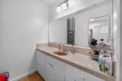 Bath - 6405 E Lyell Ave, Fresno, CA 93727 photo 1 of 3