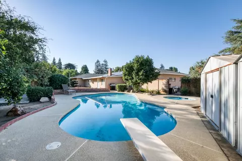 Exterior - 6405 E Lyell Ave, Fresno, CA 93727 photo 8 of 10