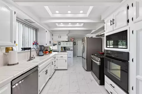 Kitchen - 6405 E Lyell Ave, Fresno, CA 93727 photo 1 of 1