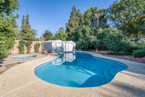 Exterior - 6405 E Lyell Ave, Fresno, CA 93727 photo 4 of 10