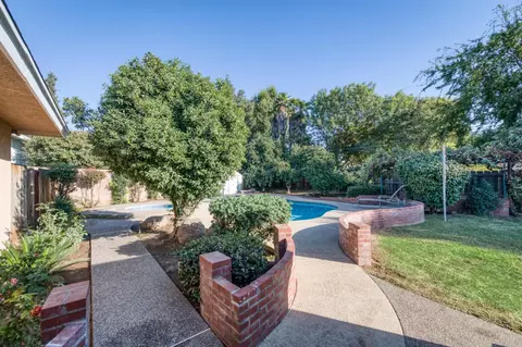 Exterior - 6405 E Lyell Ave, Fresno, CA 93727 photo 2 of 10