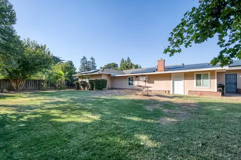 Exterior - 6405 E Lyell Ave, Fresno, CA 93727 photo 6 of 10