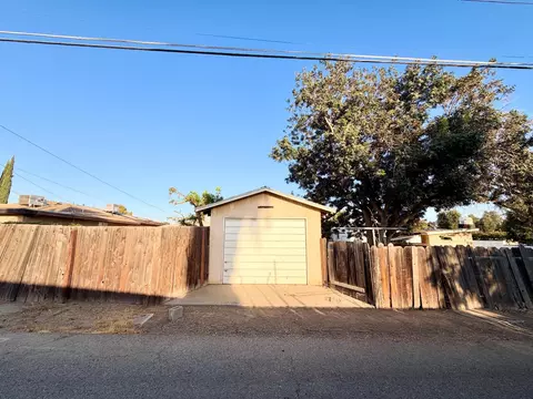 Exterior - 525 Oatman Ave, Sanger, CA 93657 photo 3 of 8