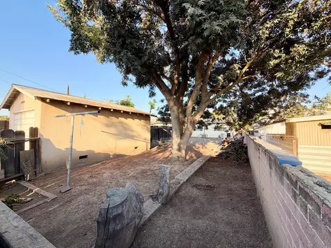 Exterior - 525 Oatman Ave, Sanger, CA 93657 photo 4 of 8