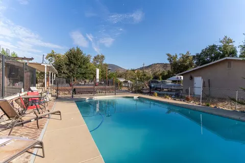 Exterior - 6855 Live Oak Dr, Sanger, CA 93657 photo 5 of 13