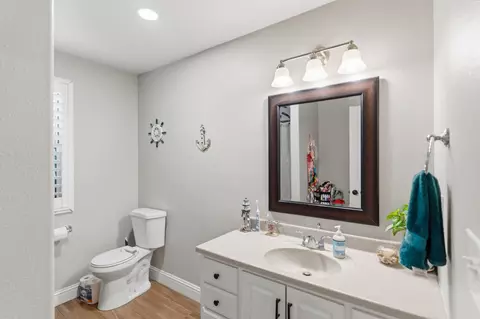 Bath - 6855 Live Oak Dr, Sanger, CA 93657 photo 5 of 6