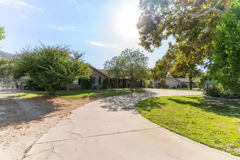 Exterior - 6855 Live Oak Dr, Sanger, CA 93657 photo 2 of 13