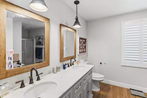 Bath - 6855 Live Oak Dr, Sanger, CA 93657 photo 2 of 6