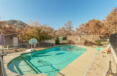 Exterior - 6855 Live Oak Dr, Sanger, CA 93657 photo 7 of 13