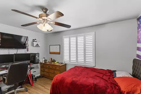 Bedroom - 6855 Live Oak Dr, Sanger, CA 93657 photo 4 of 7