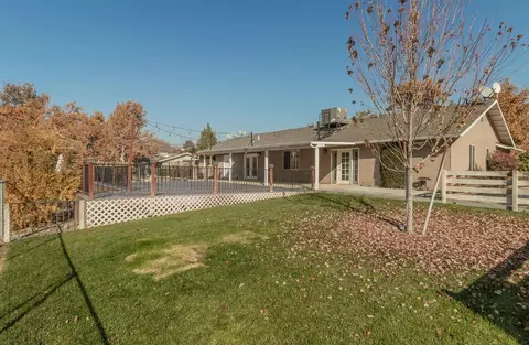 Exterior - 6855 Live Oak Dr, Sanger, CA 93657 photo 13 of 13
