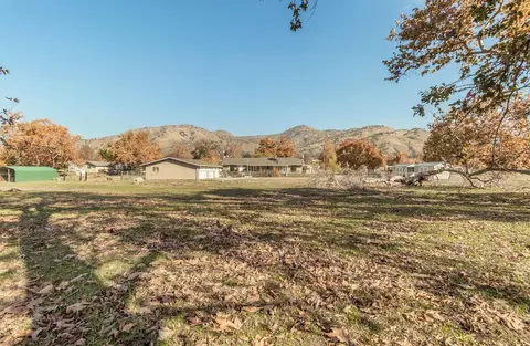 Exterior - 6855 Live Oak Dr, Sanger, CA 93657 photo 12 of 13
