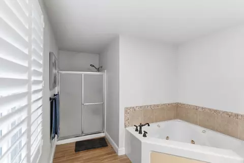 Bath - 6855 Live Oak Dr, Sanger, CA 93657 photo 3 of 6