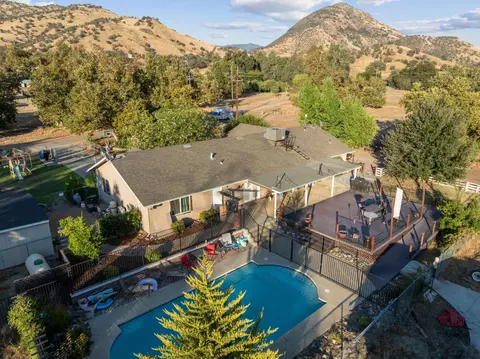 View/Area - 6855 Live Oak Dr, Sanger, CA 93657 photo 2 of 11