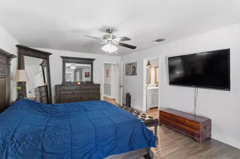 Bedroom - 6855 Live Oak Dr, Sanger, CA 93657 photo 2 of 7