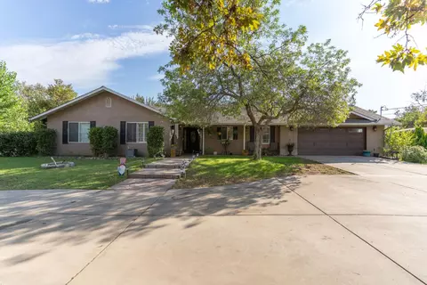 Exterior - 6855 Live Oak Dr, Sanger, CA 93657 photo 1 of 13