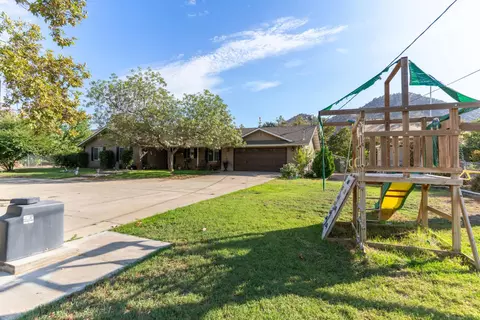 Exterior - 6855 Live Oak Dr, Sanger, CA 93657 photo 3 of 13