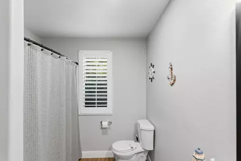 Bath - 6855 Live Oak Dr, Sanger, CA 93657 photo 6 of 6