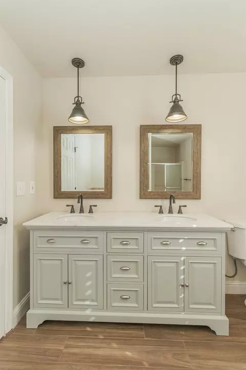 Bath - 6855 Live Oak Dr, Sanger, CA 93657 photo 1 of 6