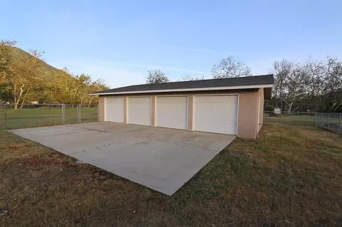 Exterior - 6855 Live Oak Dr, Sanger, CA 93657 photo 4 of 13