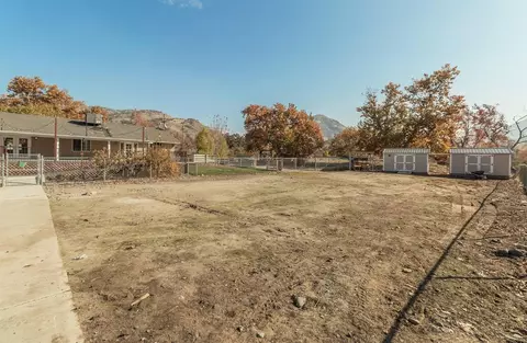 Exterior - 6855 Live Oak Dr, Sanger, CA 93657 photo 11 of 13
