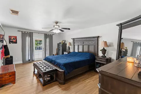 Bedroom - 6855 Live Oak Dr, Sanger, CA 93657 photo 1 of 7