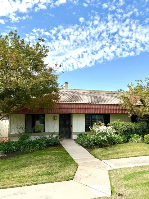 4902 N Sequoia Dr #104, Fresno, CA 93705