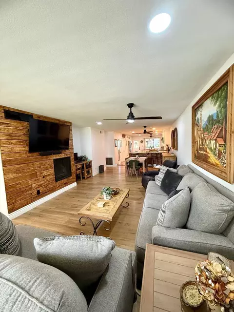 4902 N Sequoia Dr #104, Fresno, CA 93705