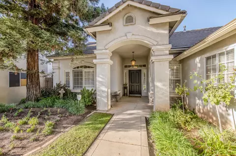 2310 E Desert Island Dr, Fresno, CA 93730