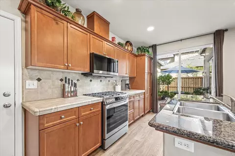 Kitchen - 1786 N Merlan Ln, Clovis, CA 93619 photo 2 of 3