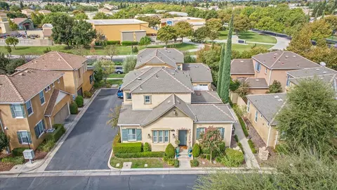 View/Area - 1786 N Merlan Ln, Clovis, CA 93619 photo 1 of 5