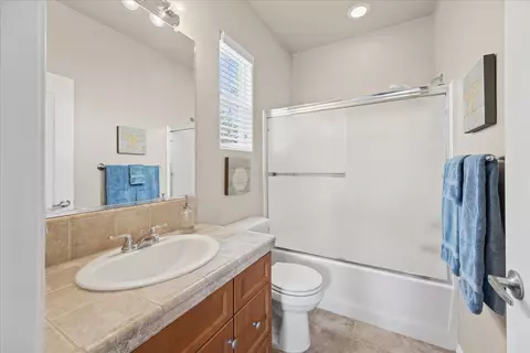 Bath - 1786 N Merlan Ln, Clovis, CA 93619 photo 3 of 3