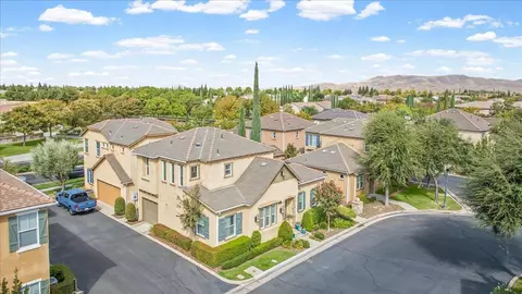 View/Area - 1786 N Merlan Ln, Clovis, CA 93619 photo 2 of 5