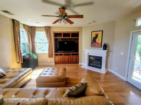 Living - 474 Serena Ave, Clovis, CA 93619 photo 4 of 7