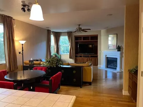 Living - 474 Serena Ave, Clovis, CA 93619 photo 3 of 7