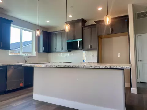 16251 W Sunset Ave, Kerman, CA 93630 photo 2