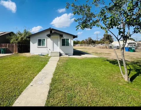 11774 3rd Pl, Hanford, CA 93230