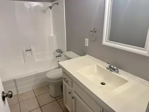 Bath - 3231 Mulberry St, Selma, CA 93662 photo 1 of 3