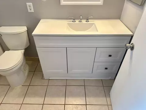 Bath - 3231 Mulberry St, Selma, CA 93662 photo 3 of 3
