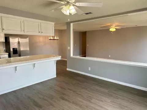 Living - 3231 Mulberry St, Selma, CA 93662 photo 2 of 3