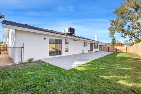 Exterior - 411 Mcarthur Ave, Clovis, CA 93611 photo 4 of 5