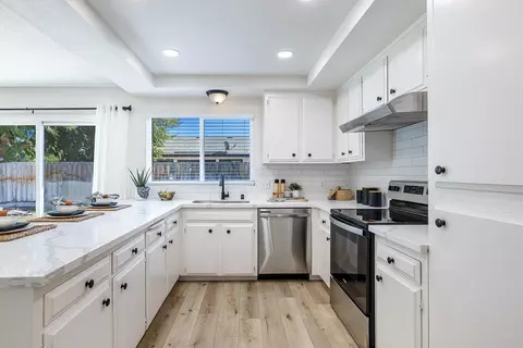 Kitchen - 411 Mcarthur Ave, Clovis, CA 93611 photo 2 of 5
