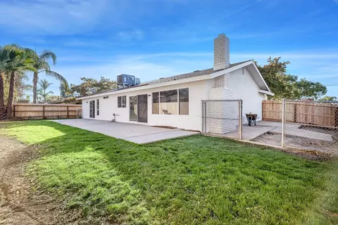 Exterior - 411 Mcarthur Ave, Clovis, CA 93611 photo 3 of 5
