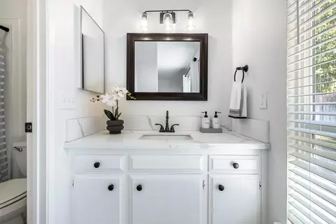 Bath - 411 Mcarthur Ave, Clovis, CA 93611 photo 2 of 4
